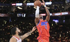 开云APP-雄鹿险胜火箭，晋级总决赛