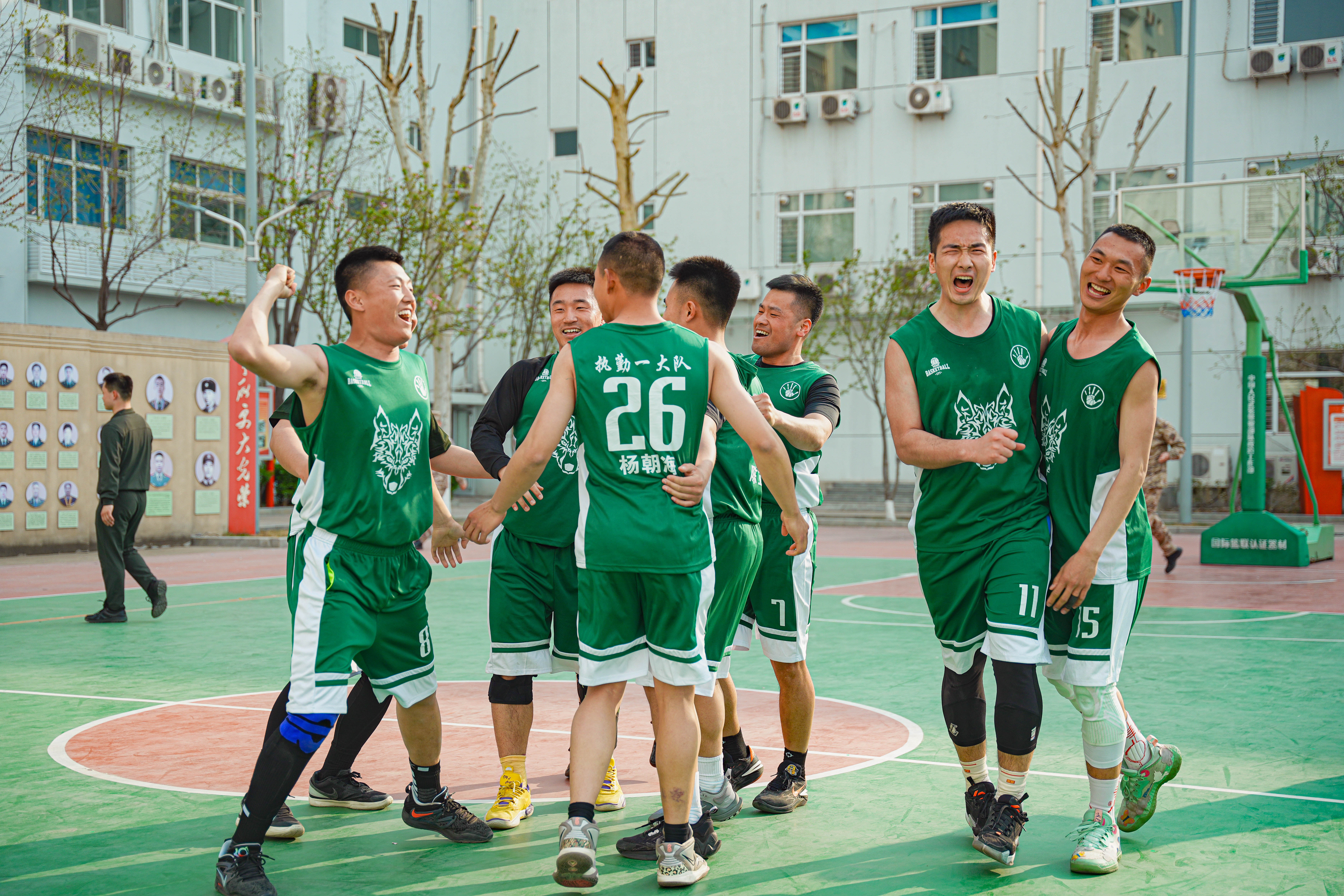 篮球球员技术风采展现,精彩瞬间引人入胜的简单介绍 篮球球员技术风采展现,精彩瞬间引人入胜的简单介绍