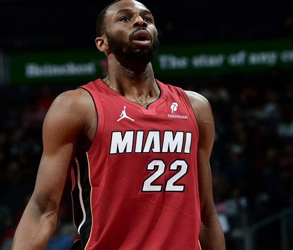 热火主场轻松击溃黄蜂,东部联盟领头羊稳坐王座 热火主场轻松击溃黄蜂,东部联盟领头羊稳坐王座