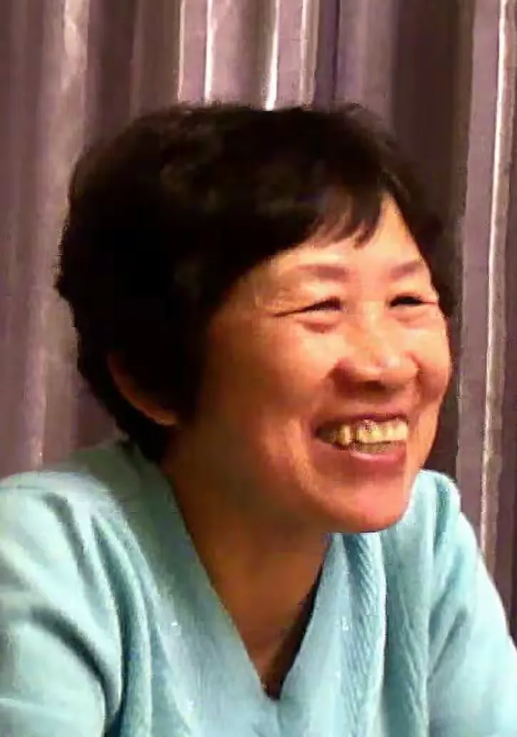 包含泰国运动员斩获宝贵金牌，笑逐颜开的词条