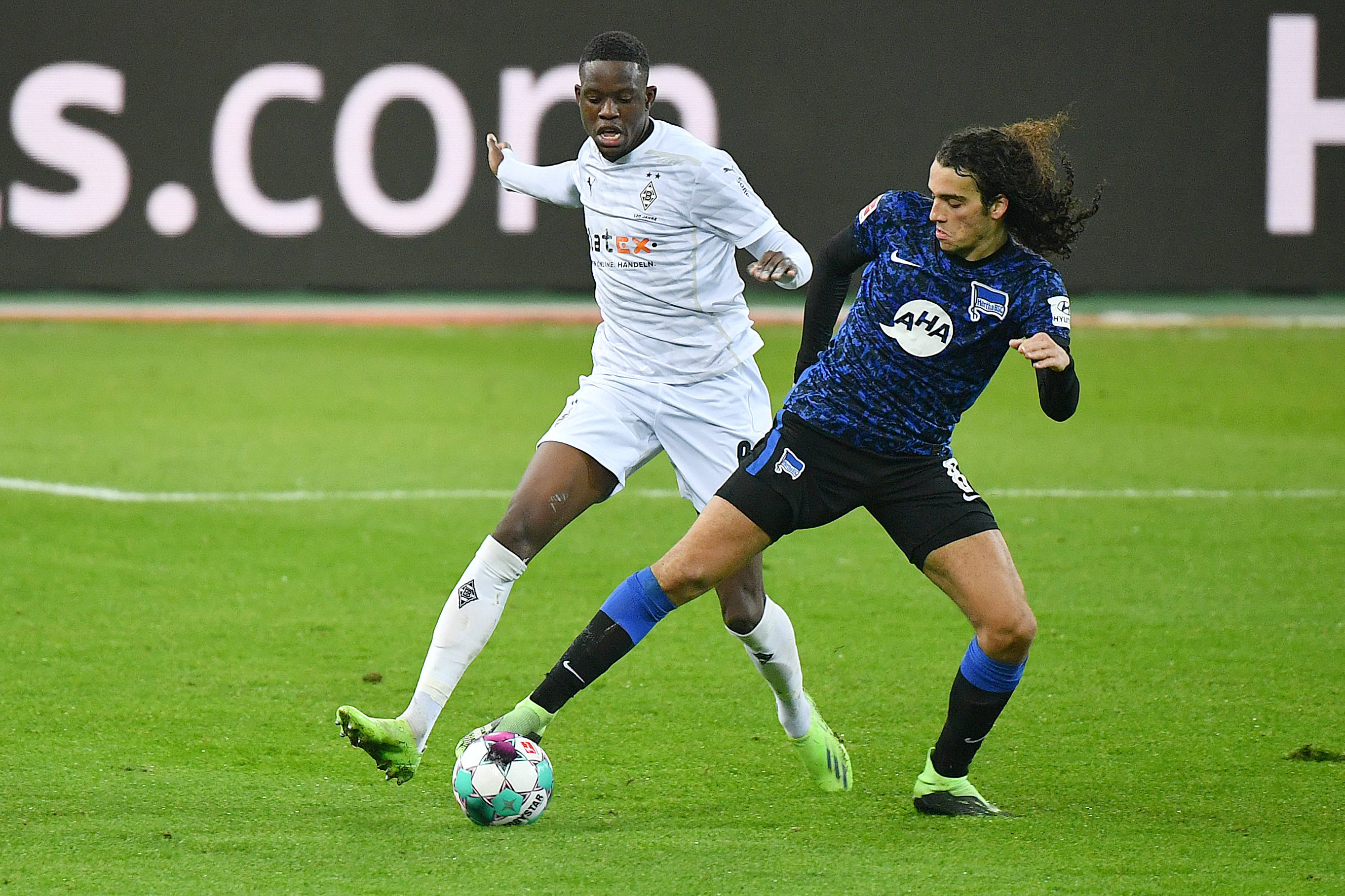 柏林赫塔队组织赛前慈善活动 柏林赫塔队组织赛前慈善活动