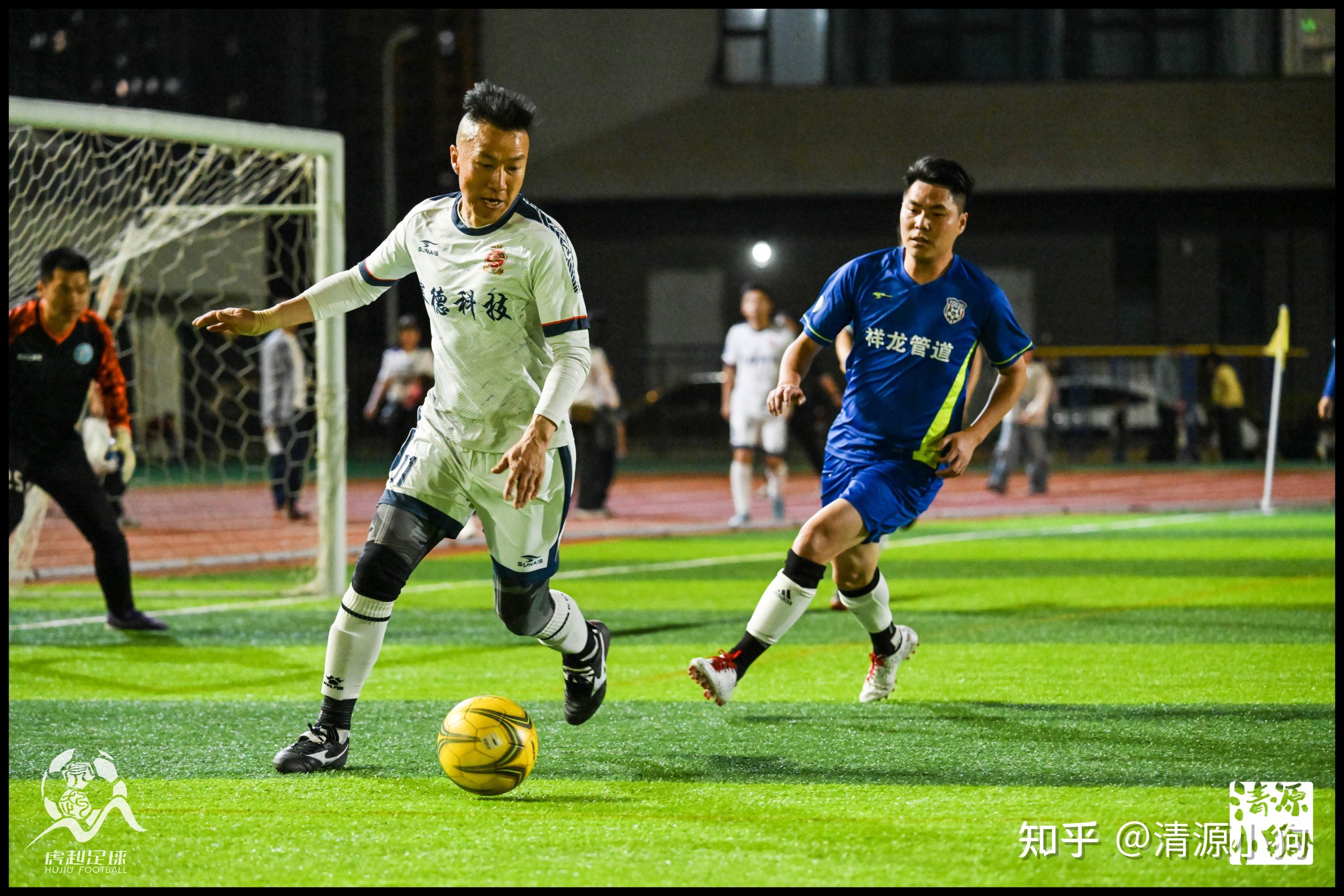 国内足球联赛节奏明快，球队演绎精彩战术