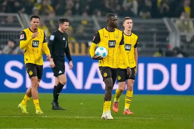 关于多特蒙德遭遇失利,欧冠席位或将受到威胁的信息 关于多特蒙德遭遇失利,欧冠席位或将受到威胁的信息