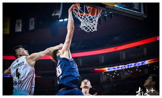 亚眠主场豪取胜利,提振士气 亚眠主场豪取胜利,提振士气