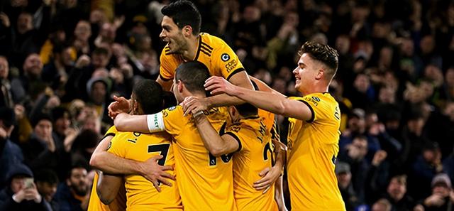 狼队队员风采依旧，英超积分榜名列前茅