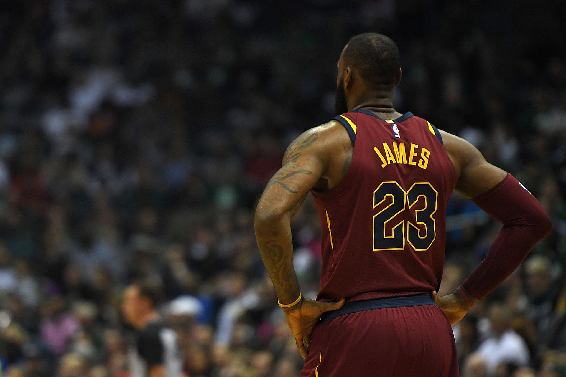 湖人击败太阳,成功晋级西部半决赛 湖人击败太阳,成功晋级西部半决赛