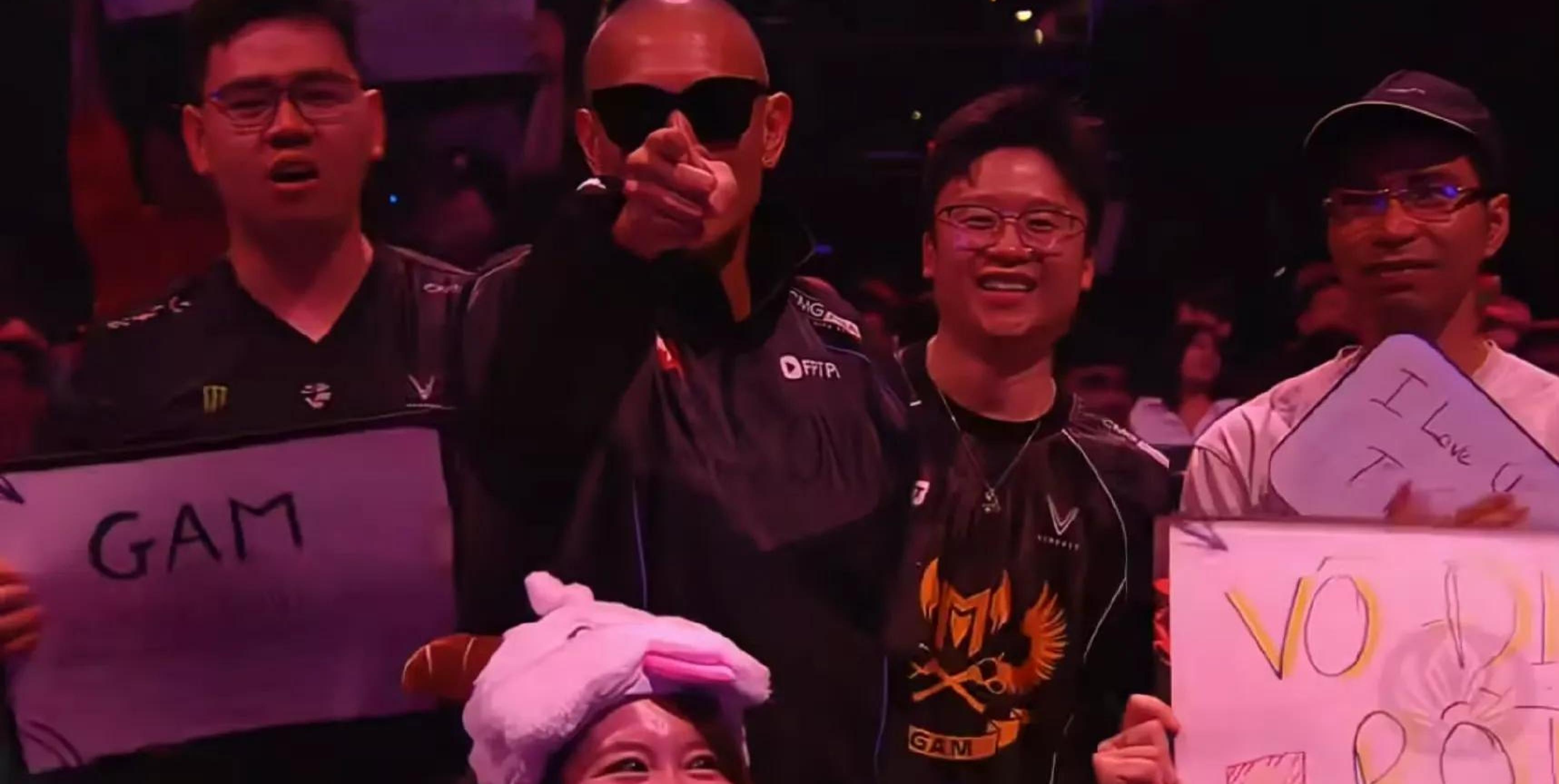 CLG绝杀MAD，Knight团战一打五峡谷大战四强赛，点燃全场激情的简单介绍