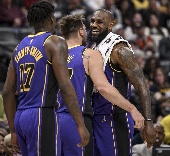 关于湖人不敌掘金,场上表现难称出色的信息 关于湖人不敌掘金,场上表现难称出色的信息