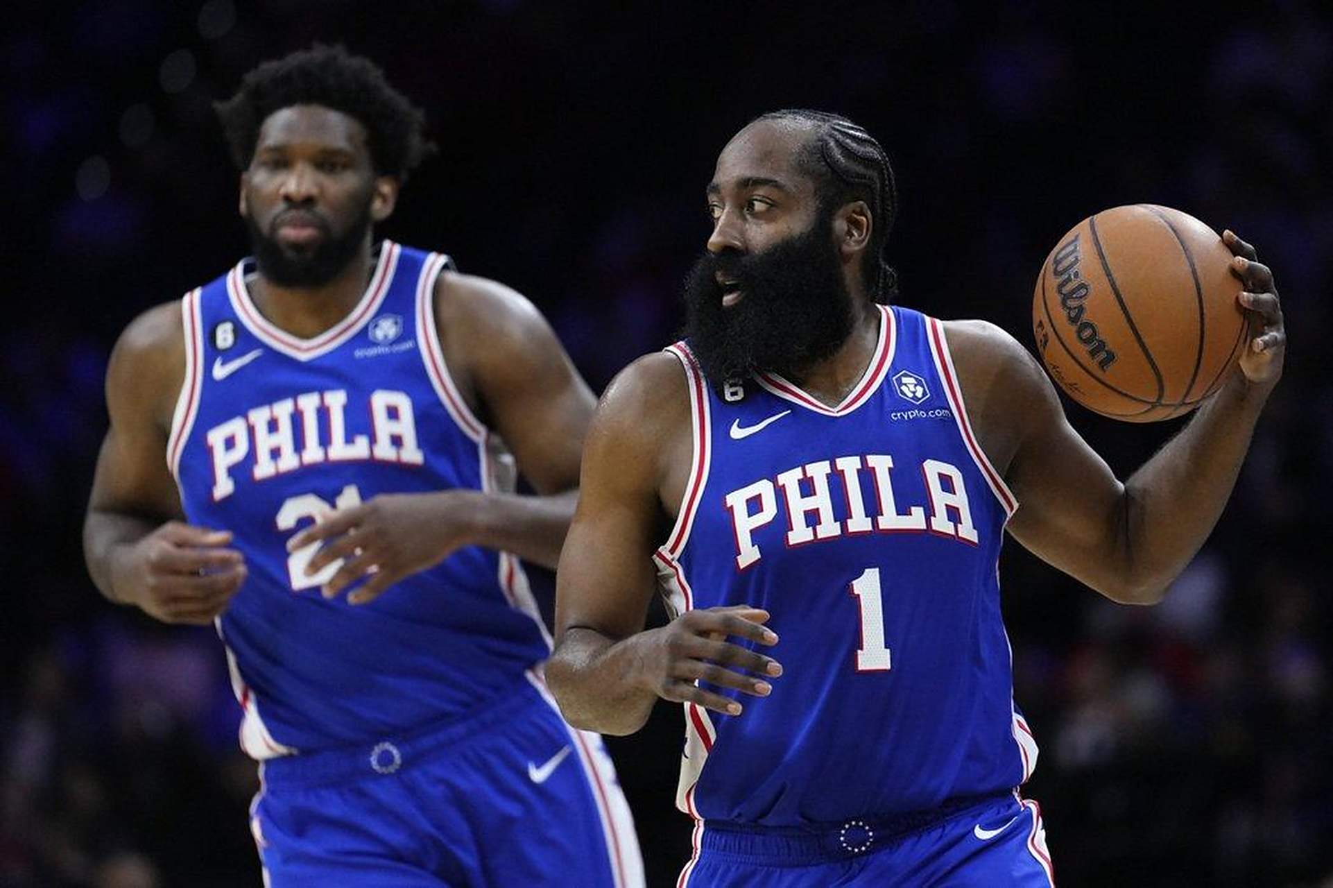 76人击败篮网,成功晋级东部决赛 76人击败篮网,成功晋级东部决赛