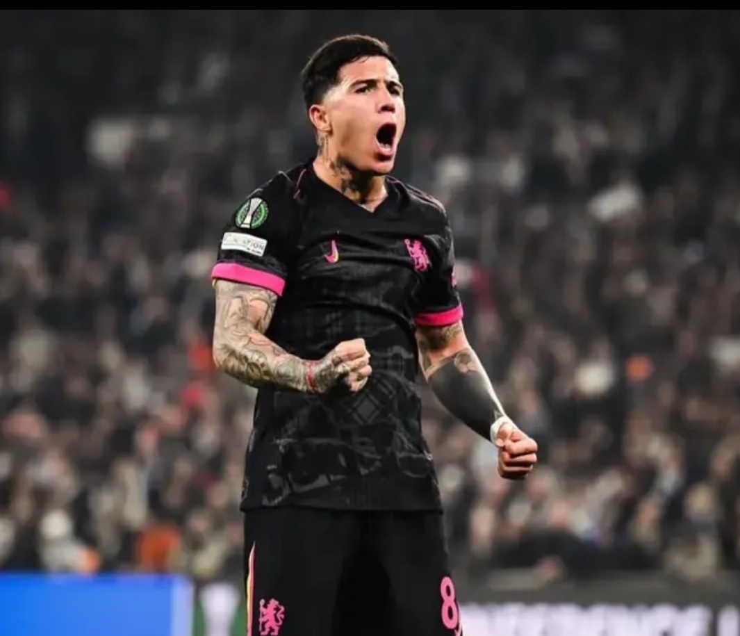 防守坚固!球队后防线强化抵御对手进球 防守坚固!球队后防线强化抵御对手进球