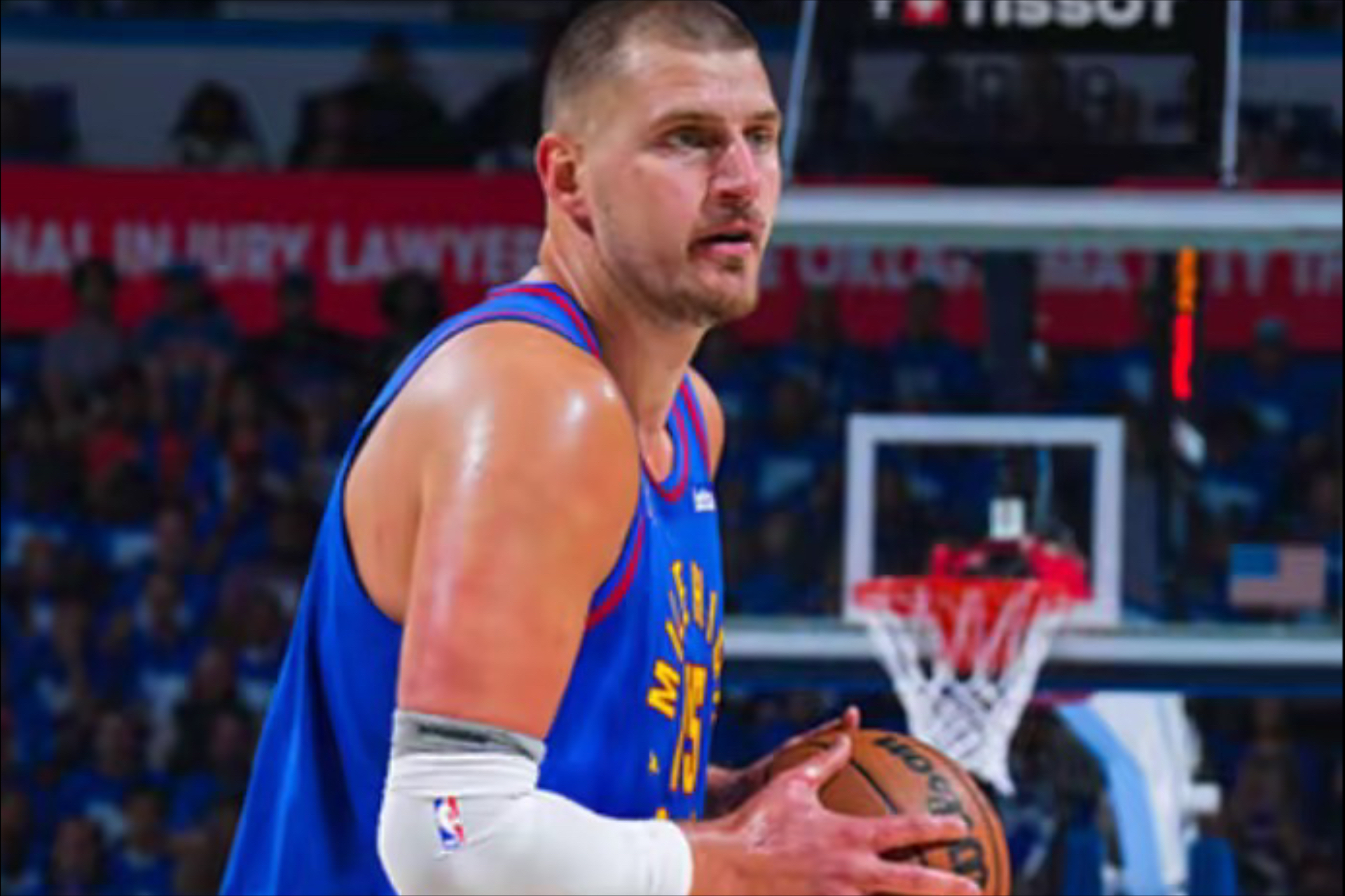 掘金队在季后赛中表现出色,挺进下一轮 掘金队在季后赛中表现出色,挺进下一轮