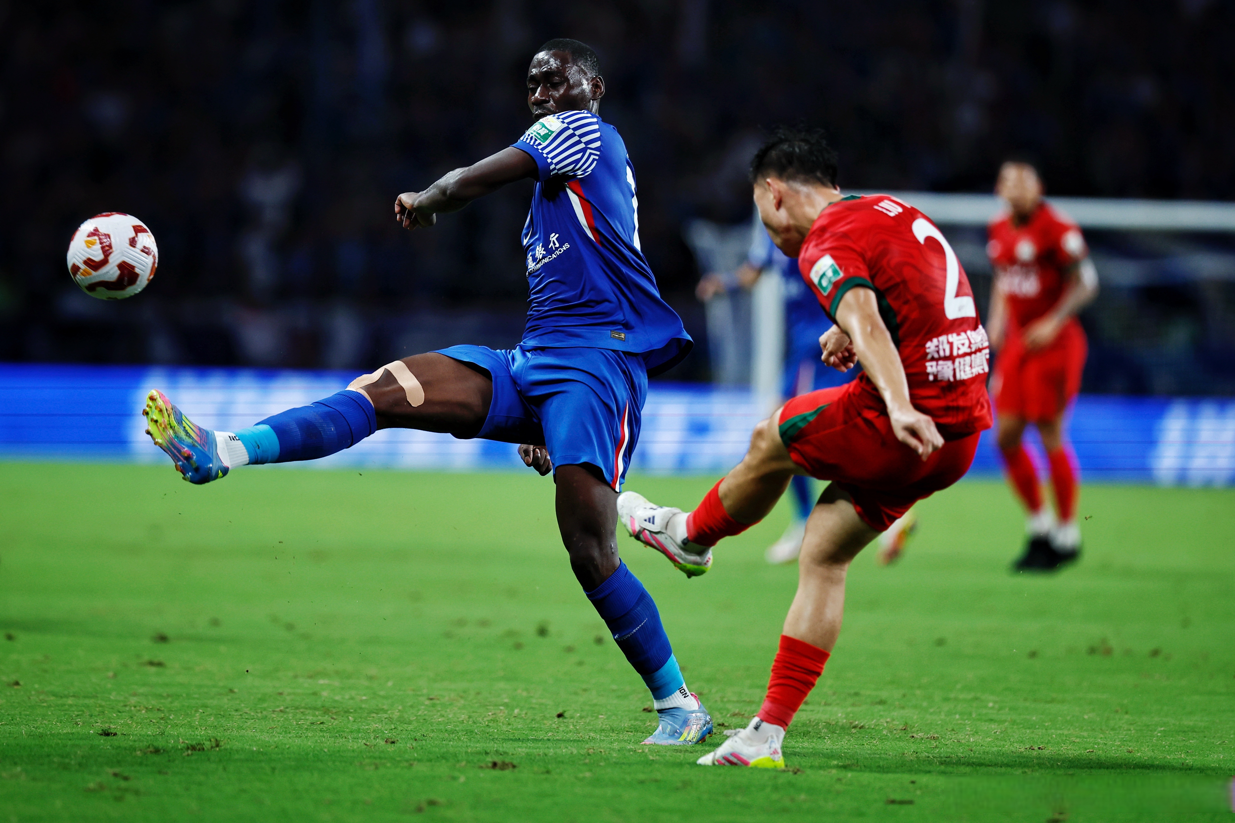 江苏苏宁客场不敌上海申花,连败吞苦果 江苏苏宁客场不敌上海申花,连败吞苦果