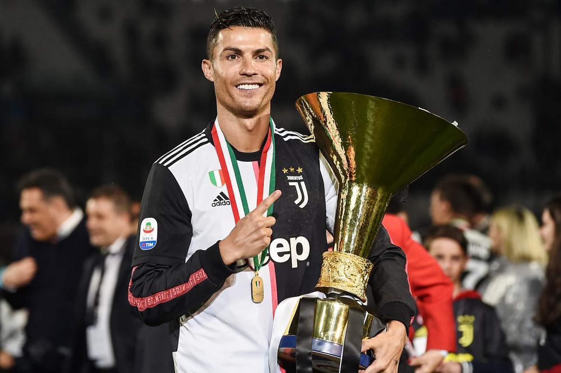 巴西险胜尤文,莱万带队取胜 巴西险胜尤文,莱万带队取胜