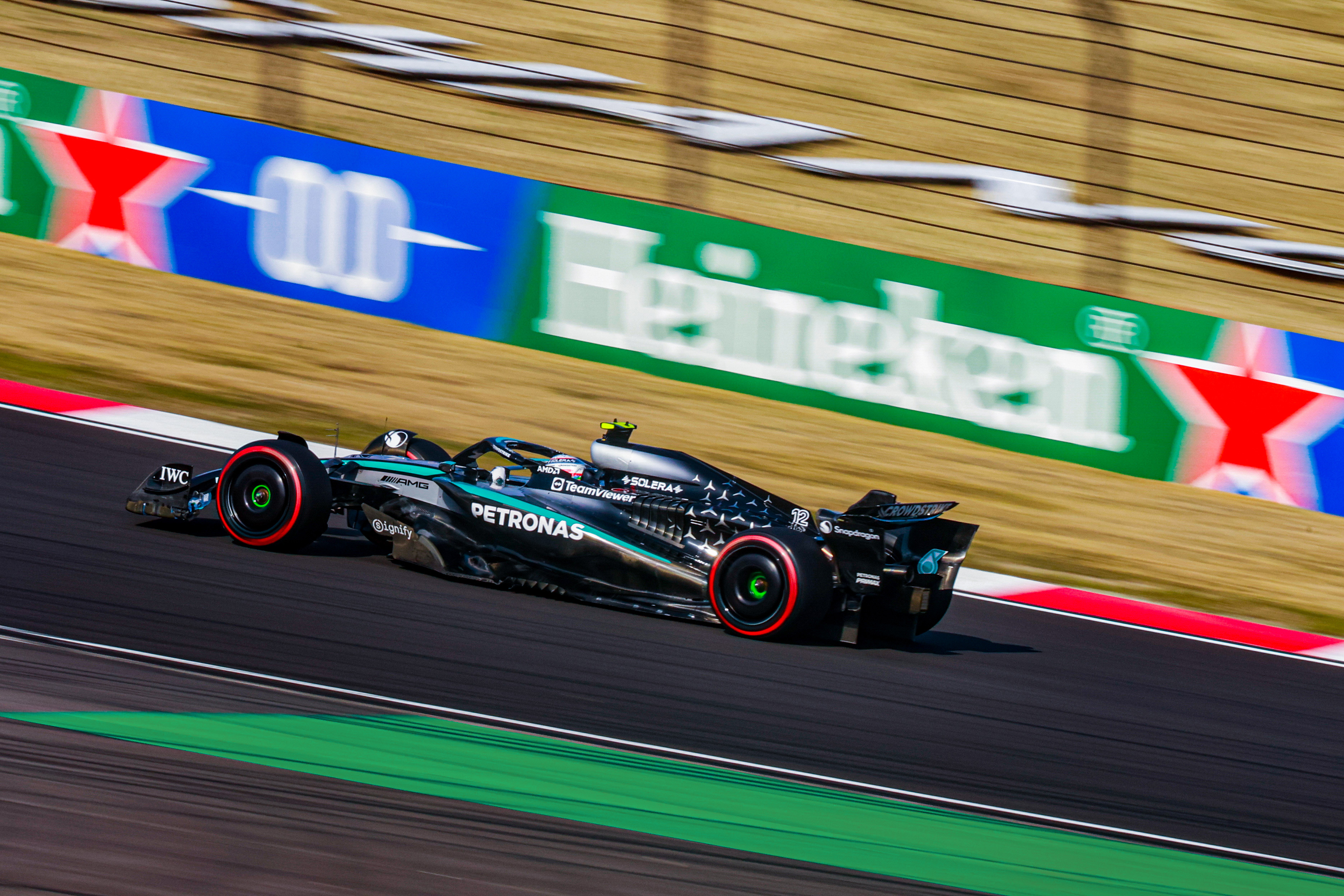 梅赛德斯横扫法拉利,拉塞尔带队取胜 梅赛德斯横扫法拉利,拉塞尔带队取胜